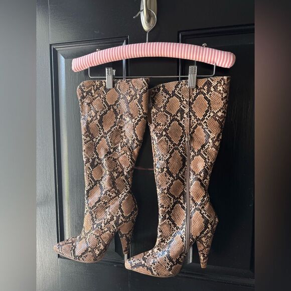 Shoe Dazzle Brown Black Snakeskin Boots Size 8 - Picture 7 of 10